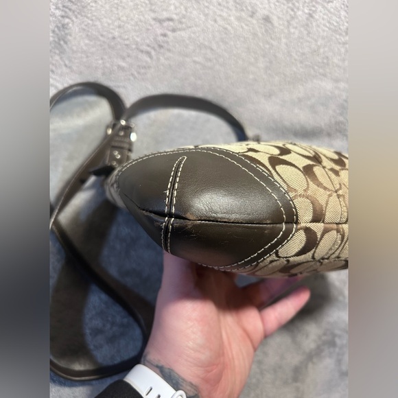 Coach Hamptons Signature Crossbody - Picture 6 of 10
